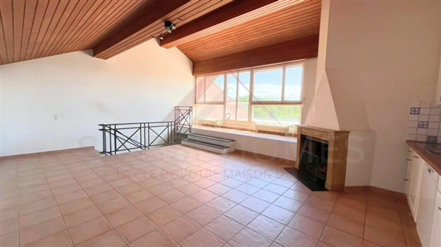 Rara Maisonette Familiare a Neuchâtel di 149 m² con Terrazza, Giardino e Garage Doppia - Foto 6 di 17