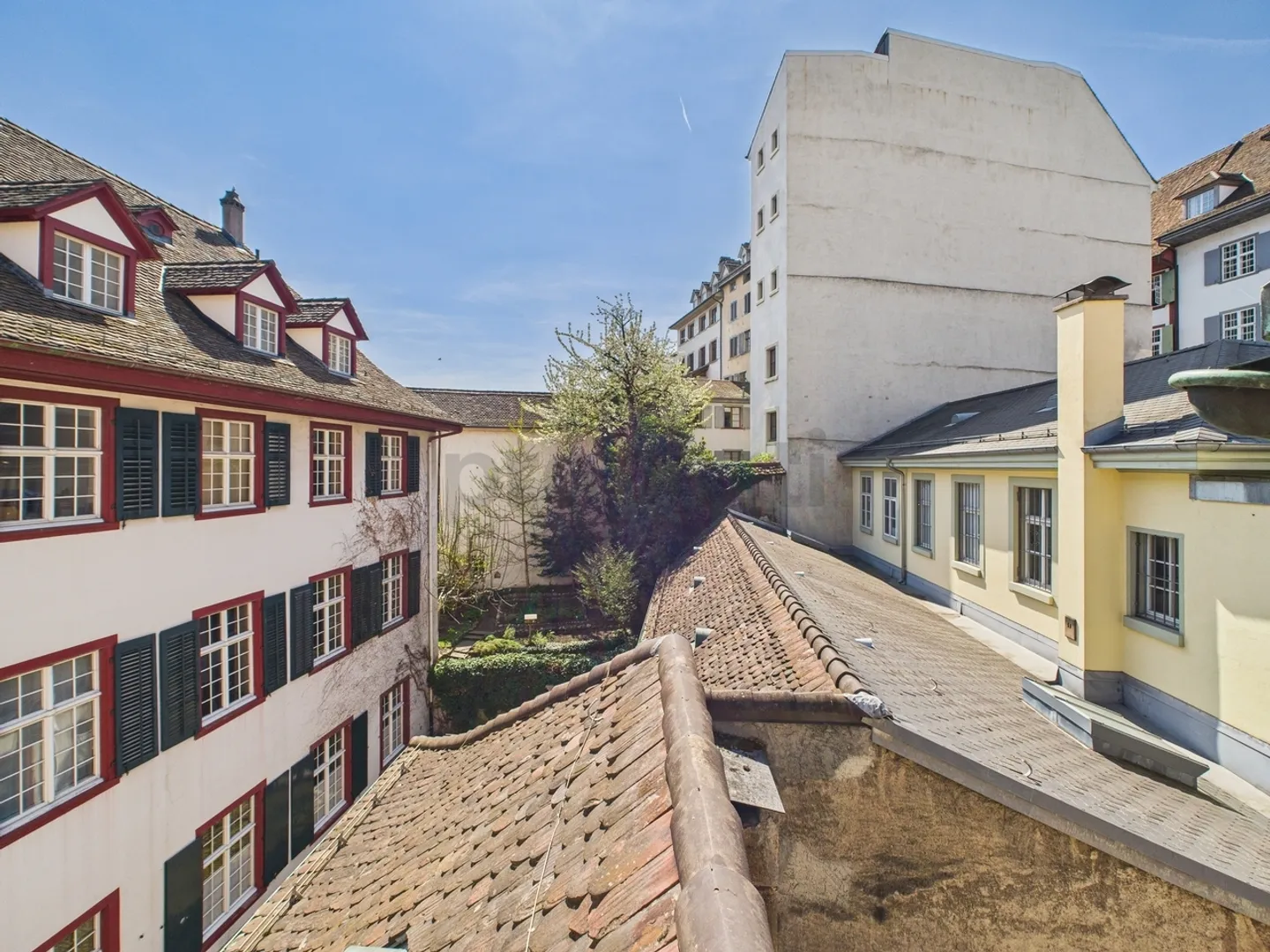 Appartamento di 4 stanze nel Totengässlein storico nel cuore della città vecchia di Basilea - Foto 10 di 12