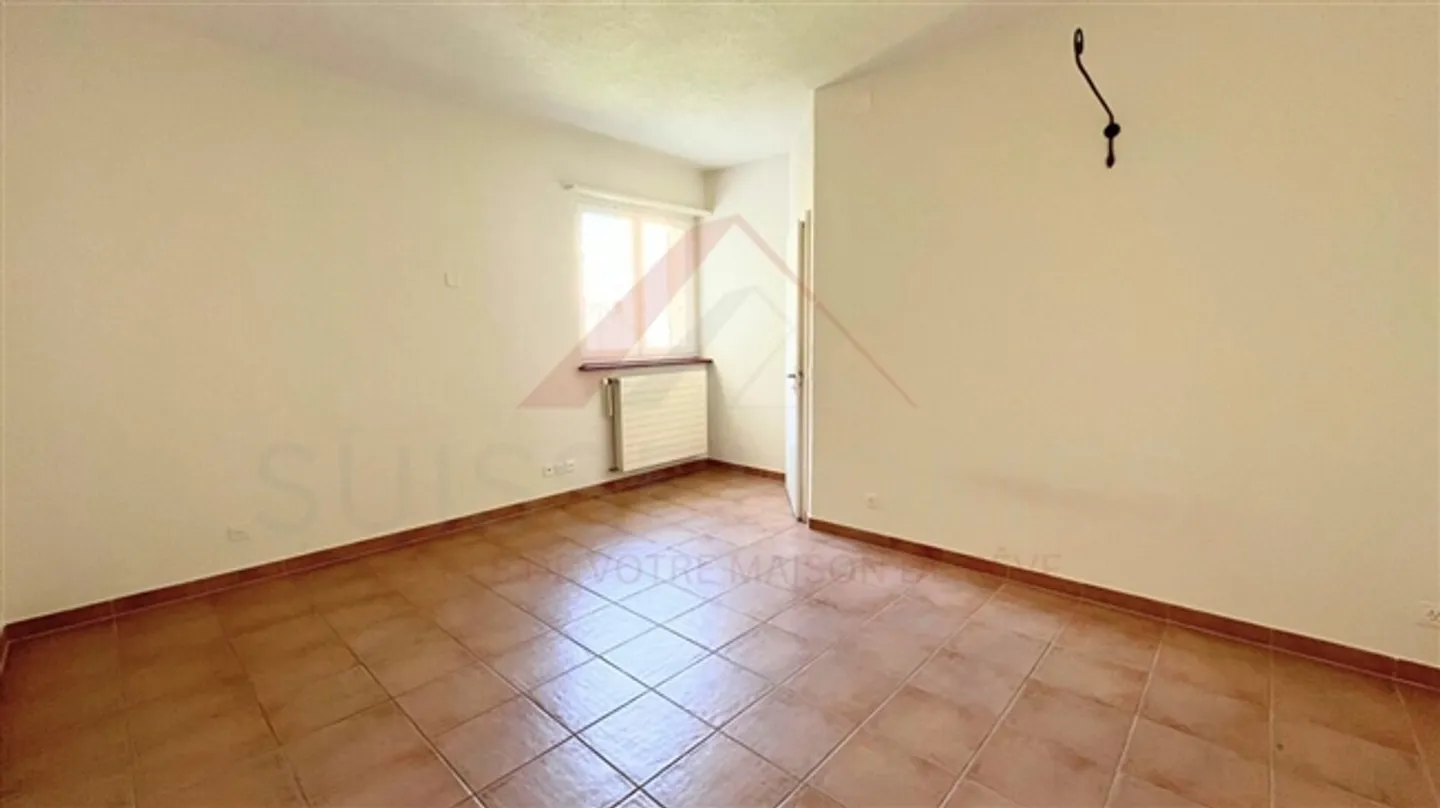 Rara Maisonette Familiare a Neuchâtel di 149 m² con Terrazza, Giardino e Garage Doppia - Foto 10 di 17