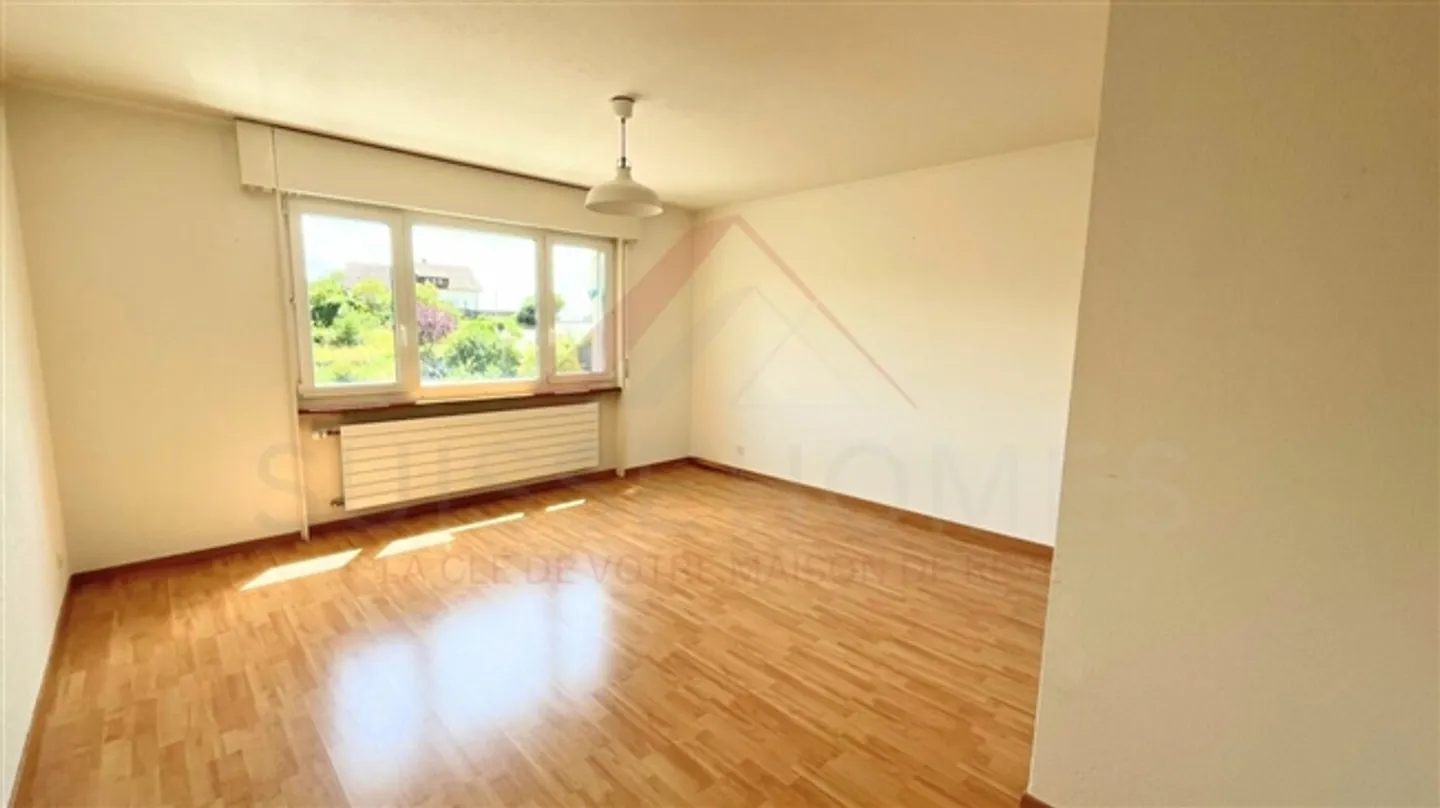 Rara Maisonette Familiare a Neuchâtel di 149 m² con Terrazza, Giardino e Garage Doppia - Foto 13 di 17