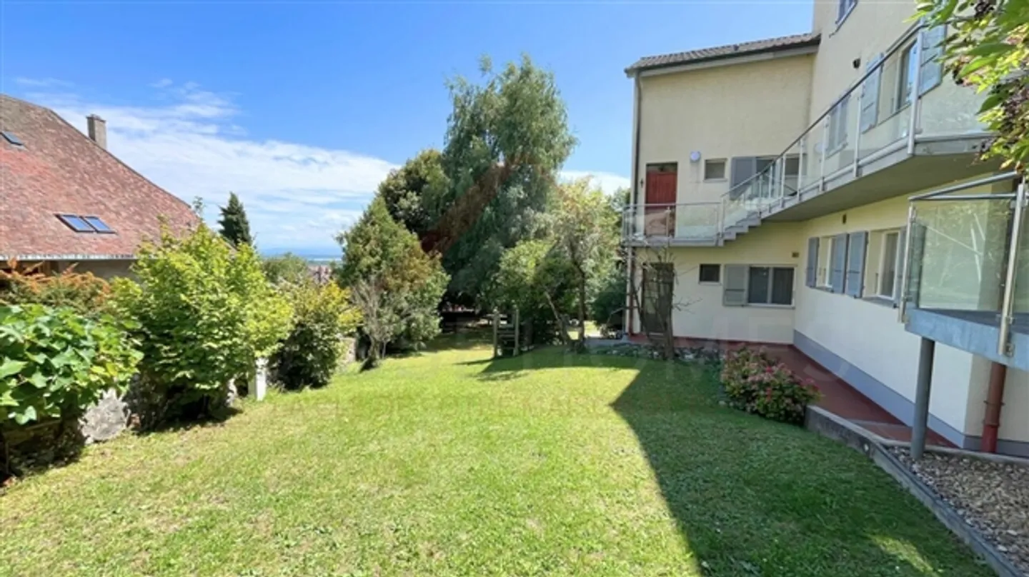 Rara Maisonette Familiare a Neuchâtel di 149 m² con Terrazza, Giardino e Garage Doppia - Foto 16 di 17