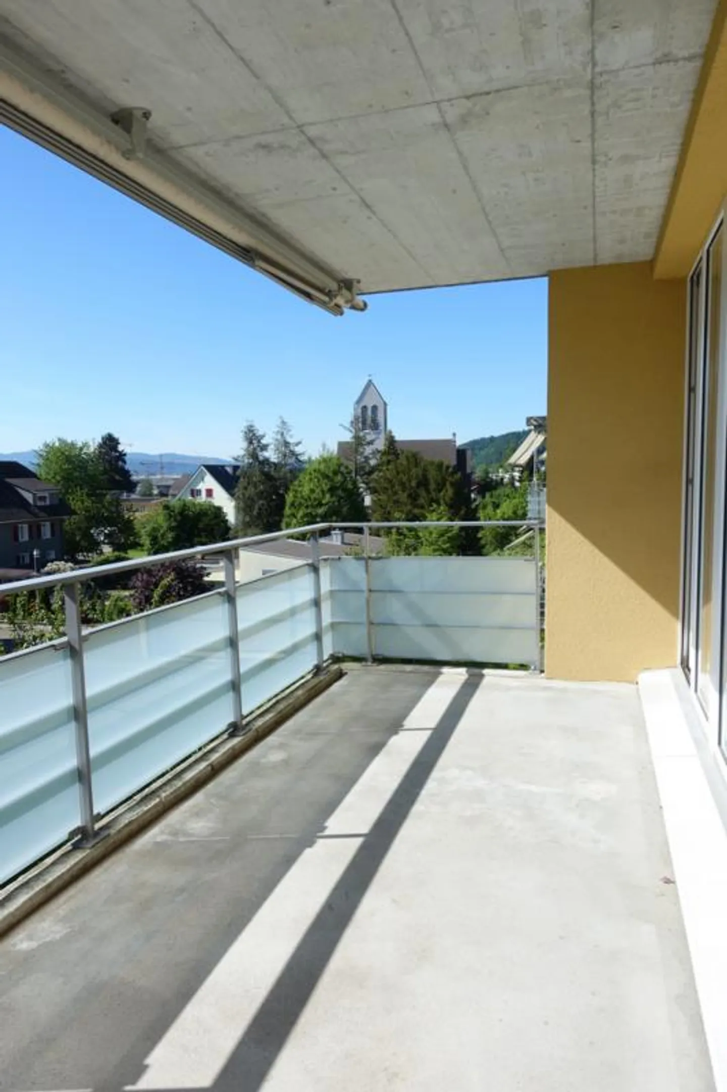 Central Living - Photo 6 of 8