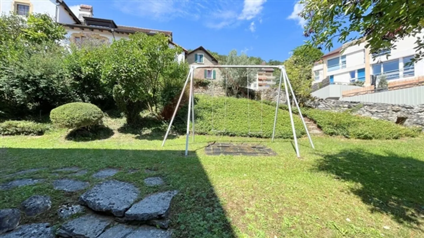 Rara Maisonette Familiare a Neuchâtel di 149 m² con Terrazza, Giardino e Garage Doppia - Foto 17 di 17