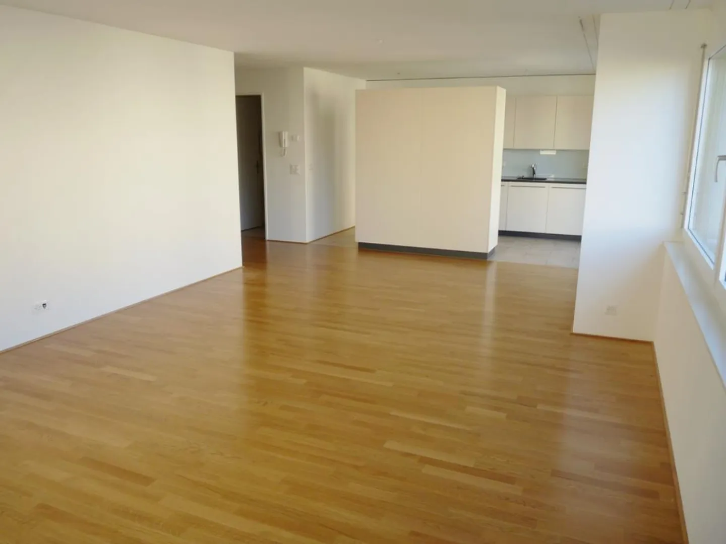 Central Living - Photo 4 of 8