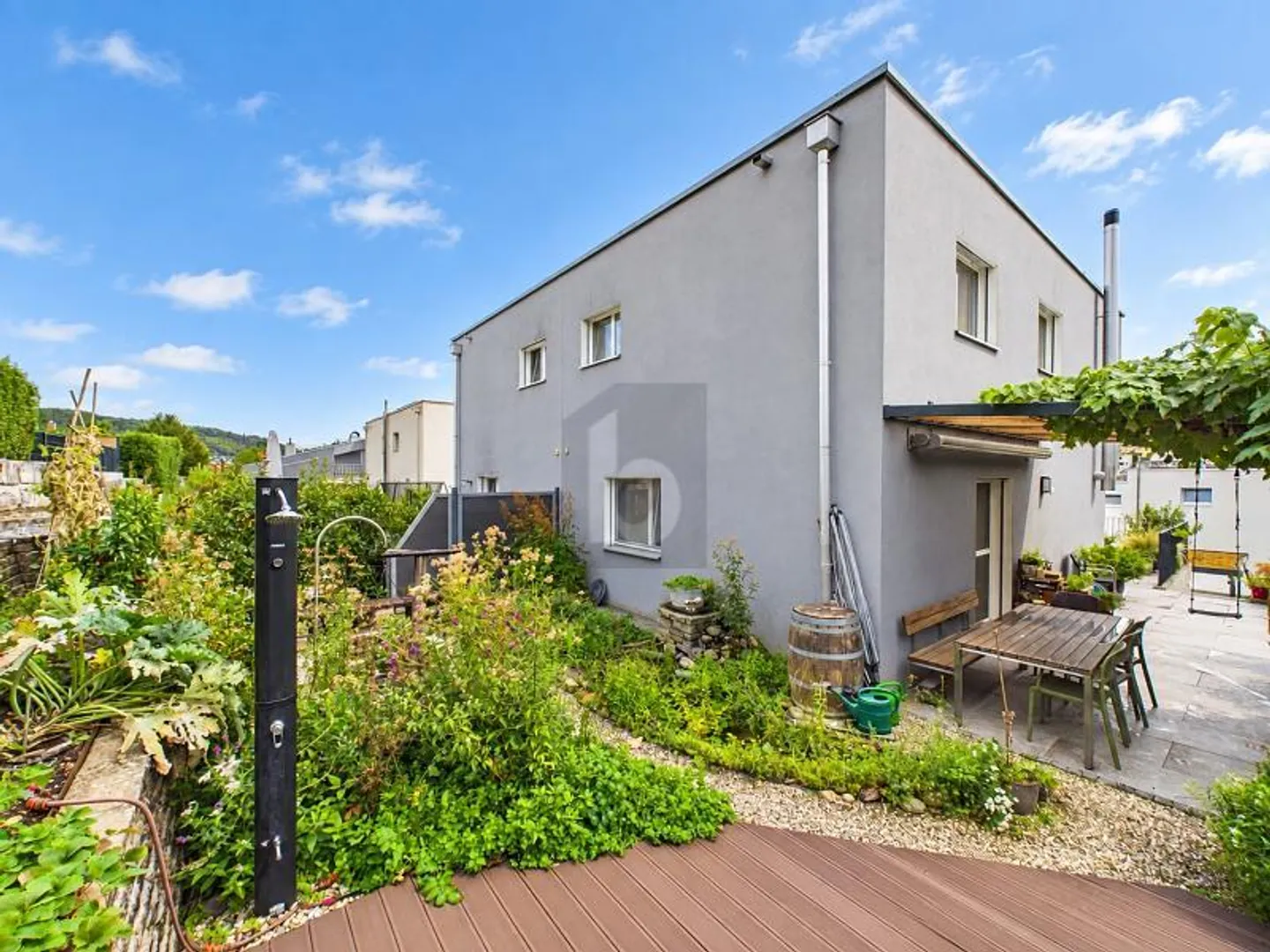 Family idyll with garden and sunny terrace - Photo 1 of 6