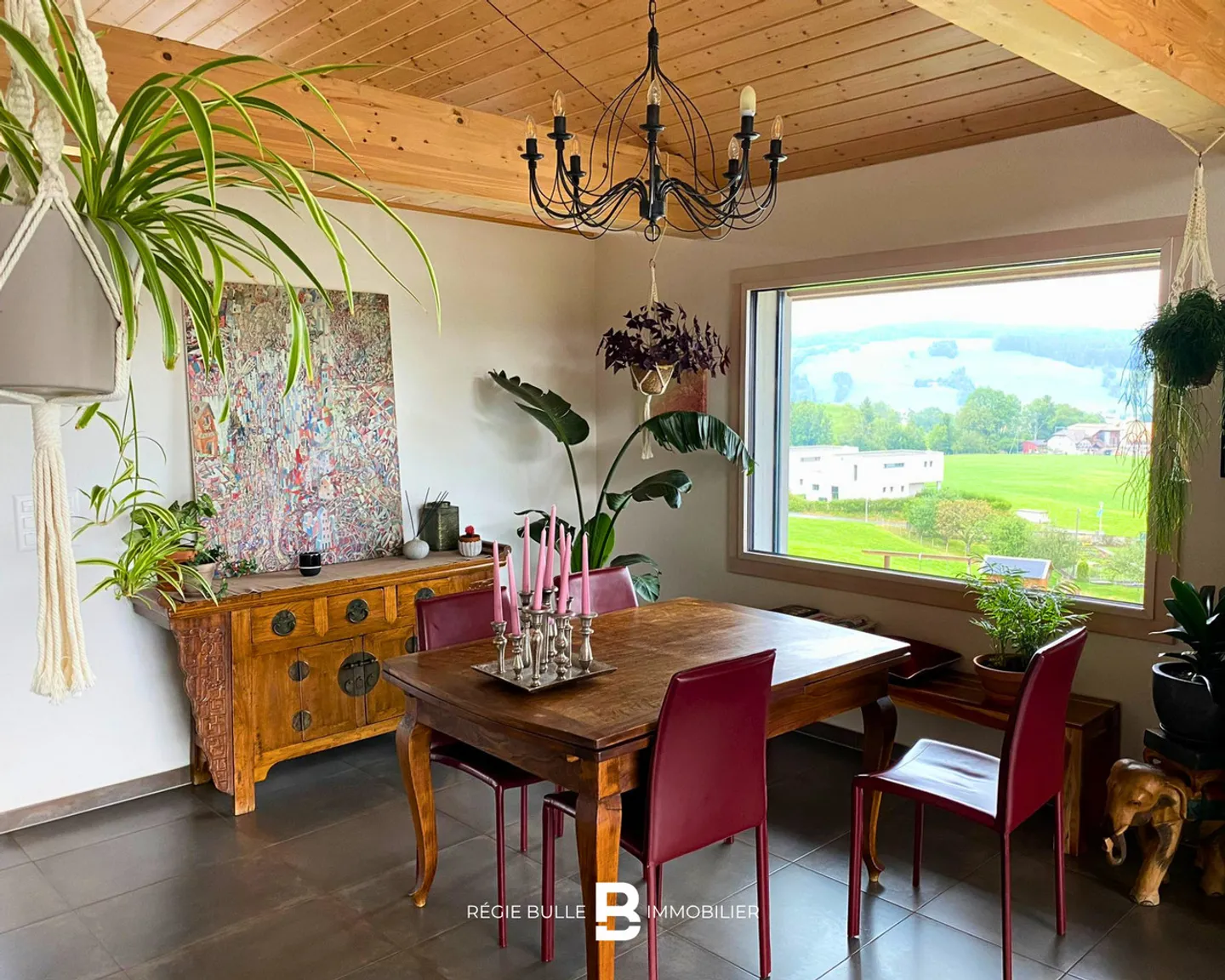 Beautiful villa located in a quiet area in the heart of greenery - Photo 7 of 9