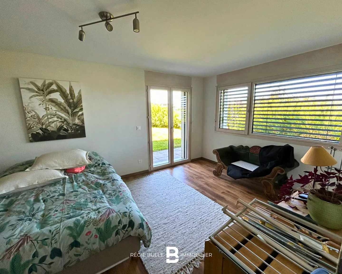 Beautiful villa located in a quiet area in the heart of greenery - Photo 8 of 9