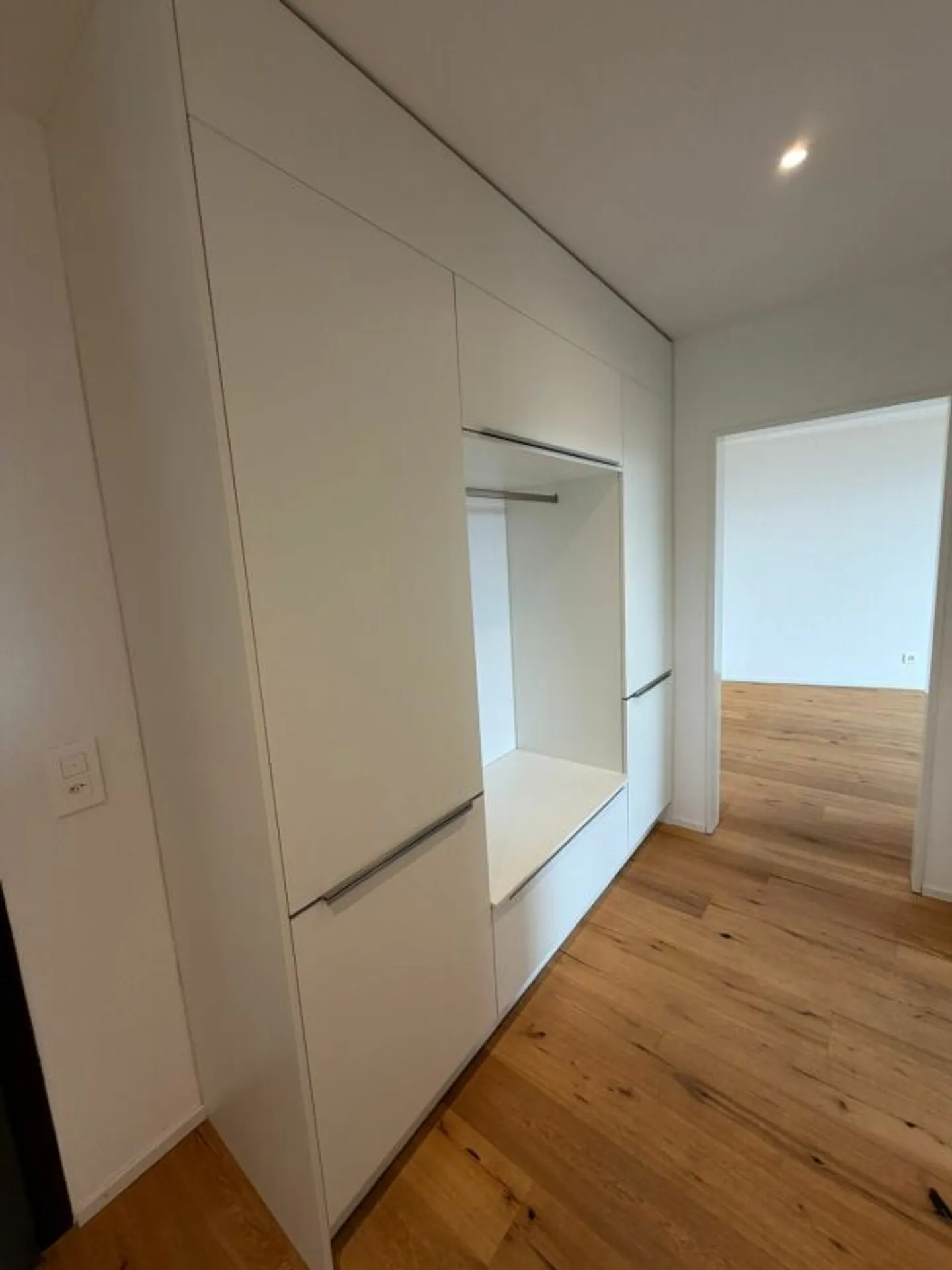 Appartamento moderno con balcone spazioso - Foto 3 di 13