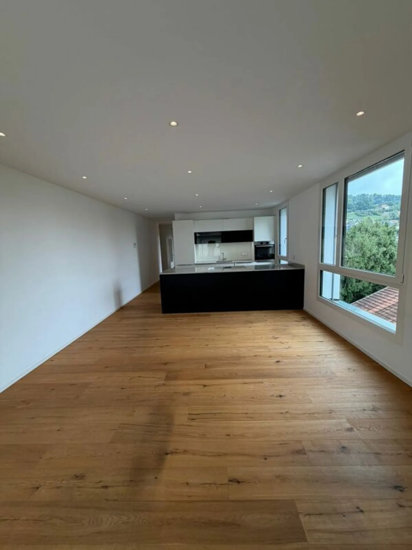 Appartamento moderno con balcone spazioso - Foto 5 di 13