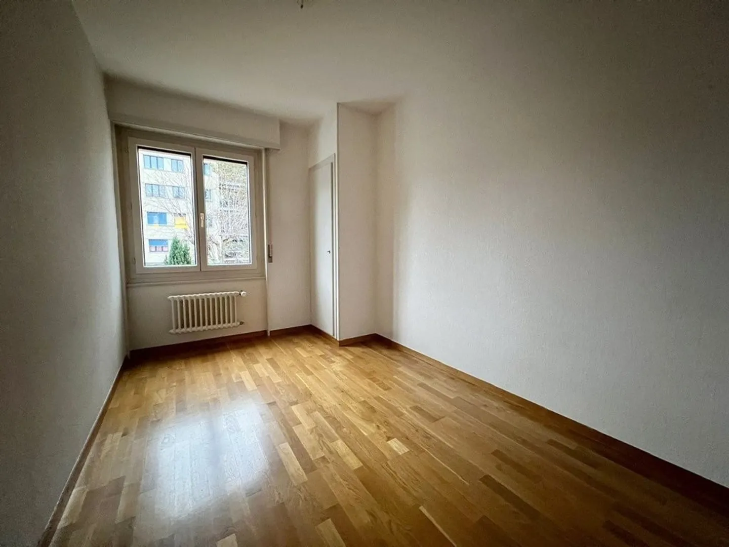 Nel cuore del quartiere di Chailly, spaziosi 4 locali - Foto 3 di 8