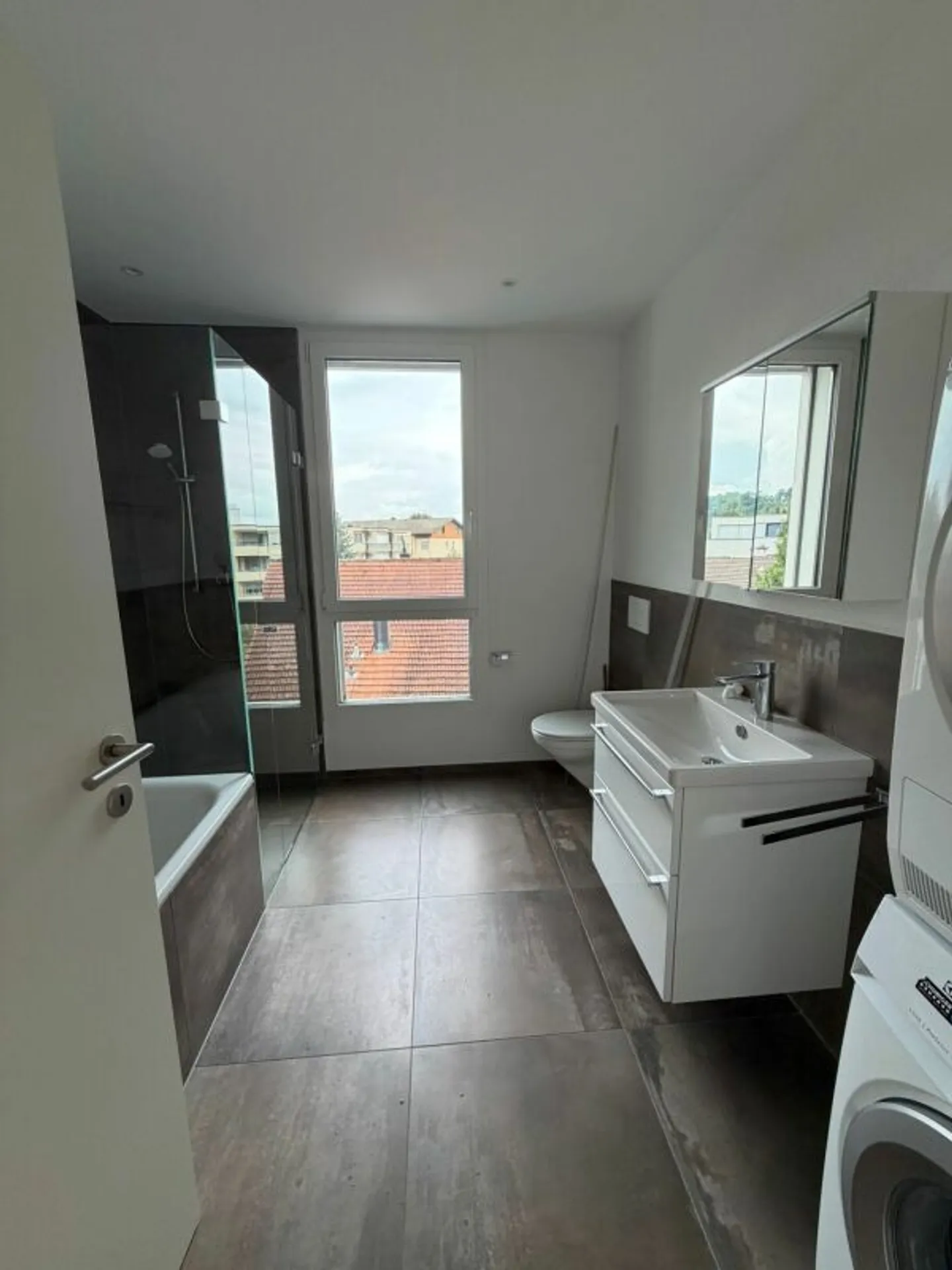 Appartamento moderno con balcone spazioso - Foto 7 di 13