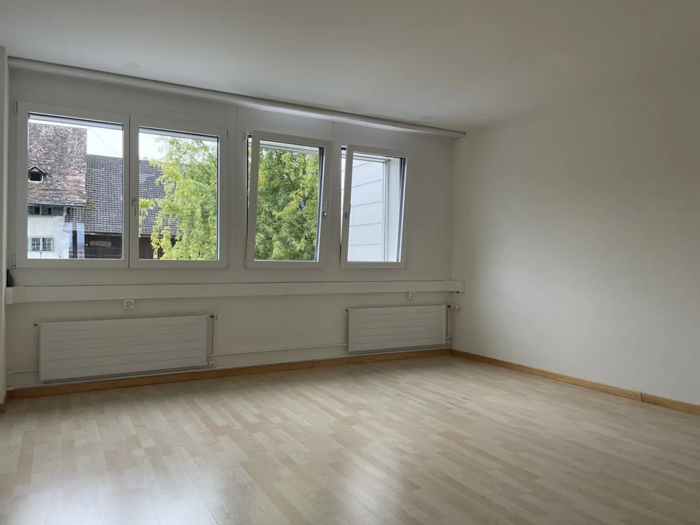 Schwamendingerplatz - Your new business domicile! - Photo 5 of 8