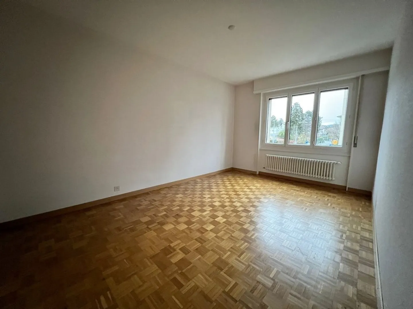 Nel cuore del quartiere di Chailly, spaziosi 4 locali - Foto 4 di 8