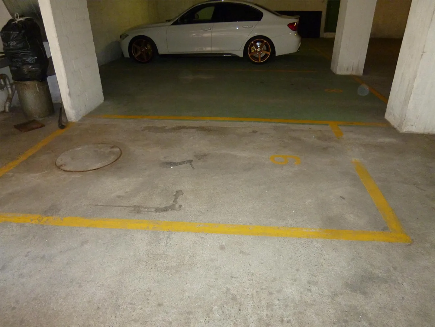 Kleinwagen Tiefgaragenparkplatz Nähe Letzipark - Foto 2 von 2