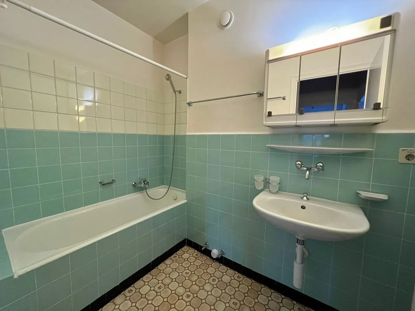 Nel cuore del quartiere di Chailly, spaziosi 4 locali - Foto 5 di 8