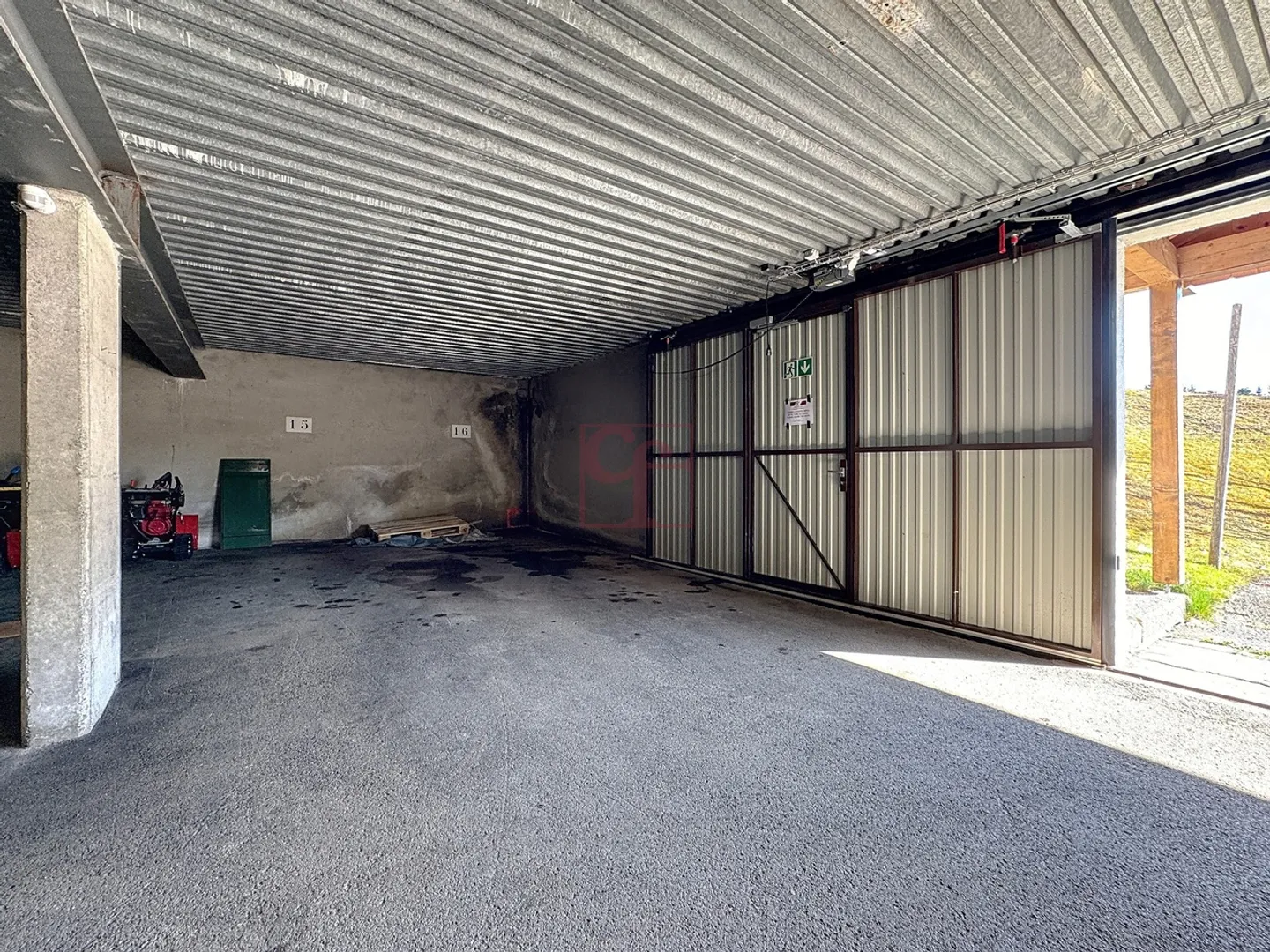 Posto auto in un condominio in vendita vicino alle piste - Foto 1 di 2