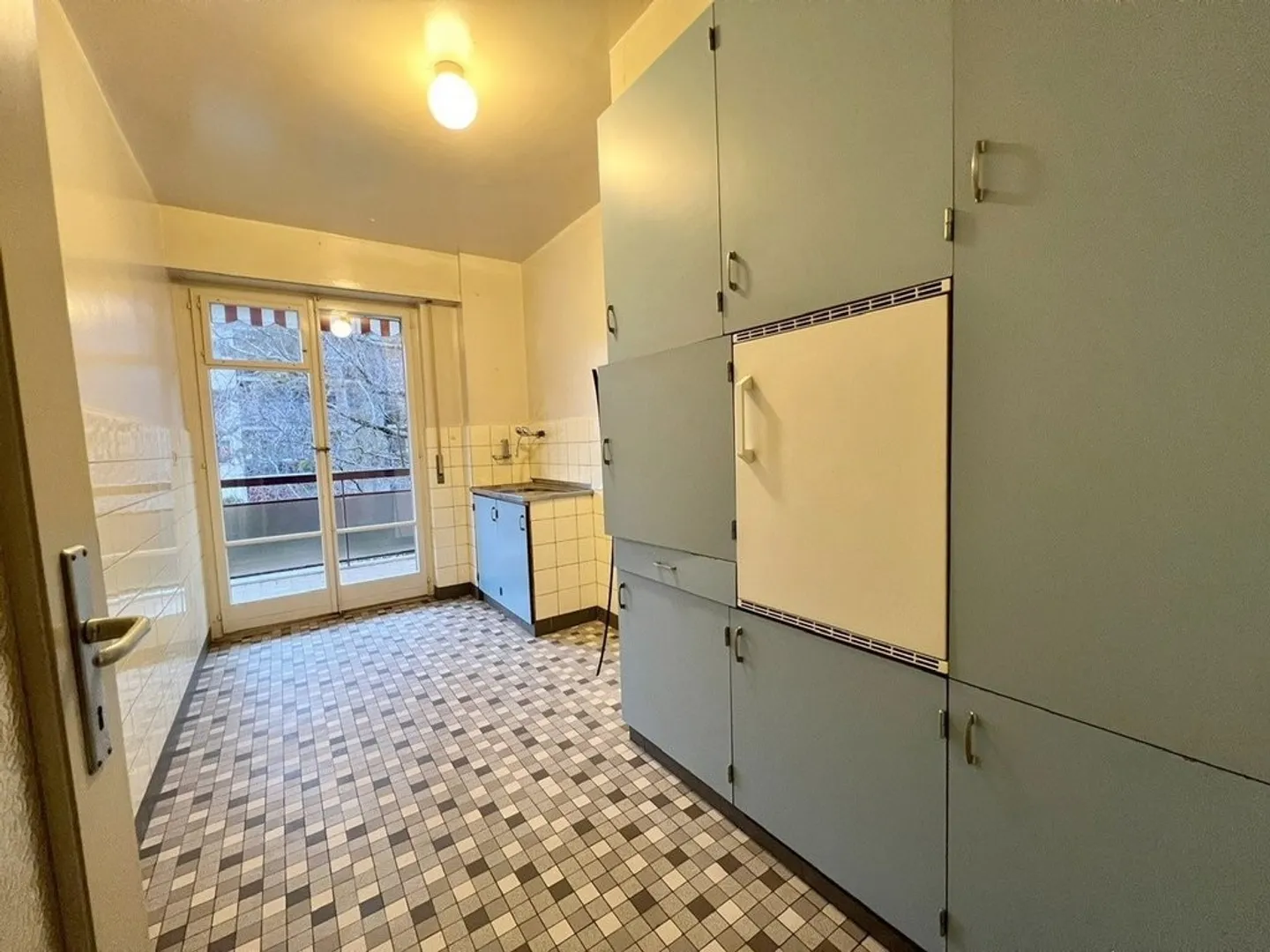 Nel cuore del quartiere di Chailly, spaziosi 4 locali - Foto 6 di 8