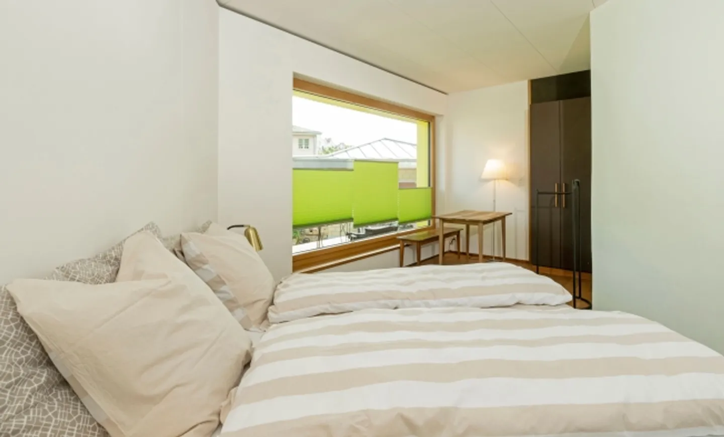 Grande appartement de 2.5 pièces avec deux espaces de sièges non meublé - Photo 5 sur 13