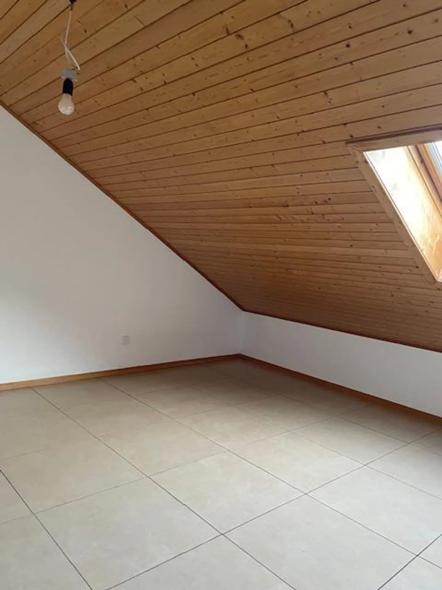 Helle 4 Zimmer Dachwohnung - Foto 17 von 29