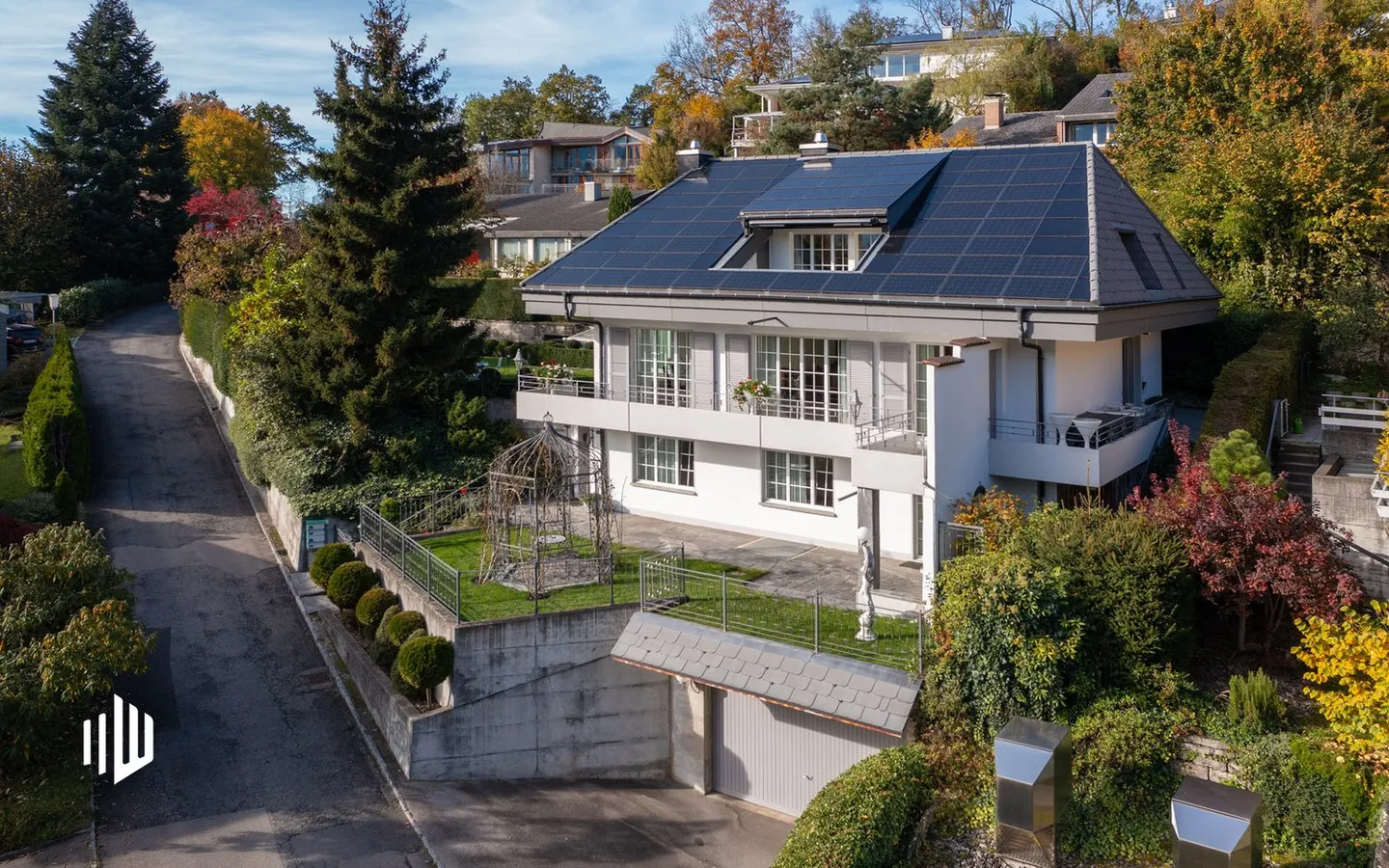 ImmoWyss - One to Two Family House with Garden Paradise in Prime Location - Photo 2 of 13