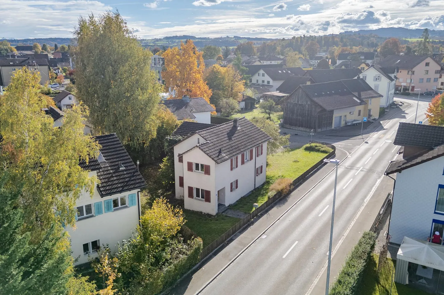 Detached single-family house on spacious property - Photo 3 of 19