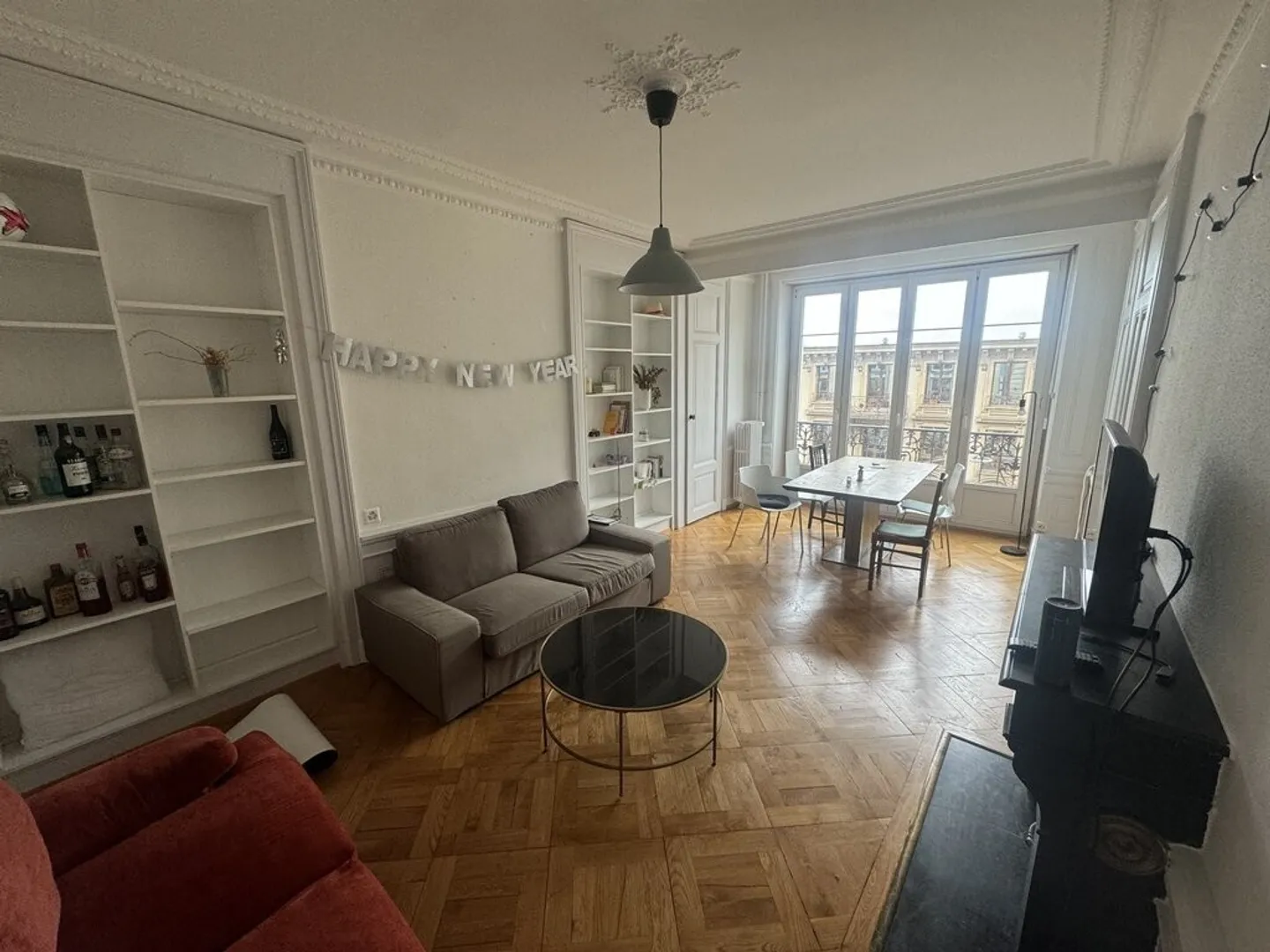 Appartement Charmant avec Vue sur le Lac - Photo 1 sur 9