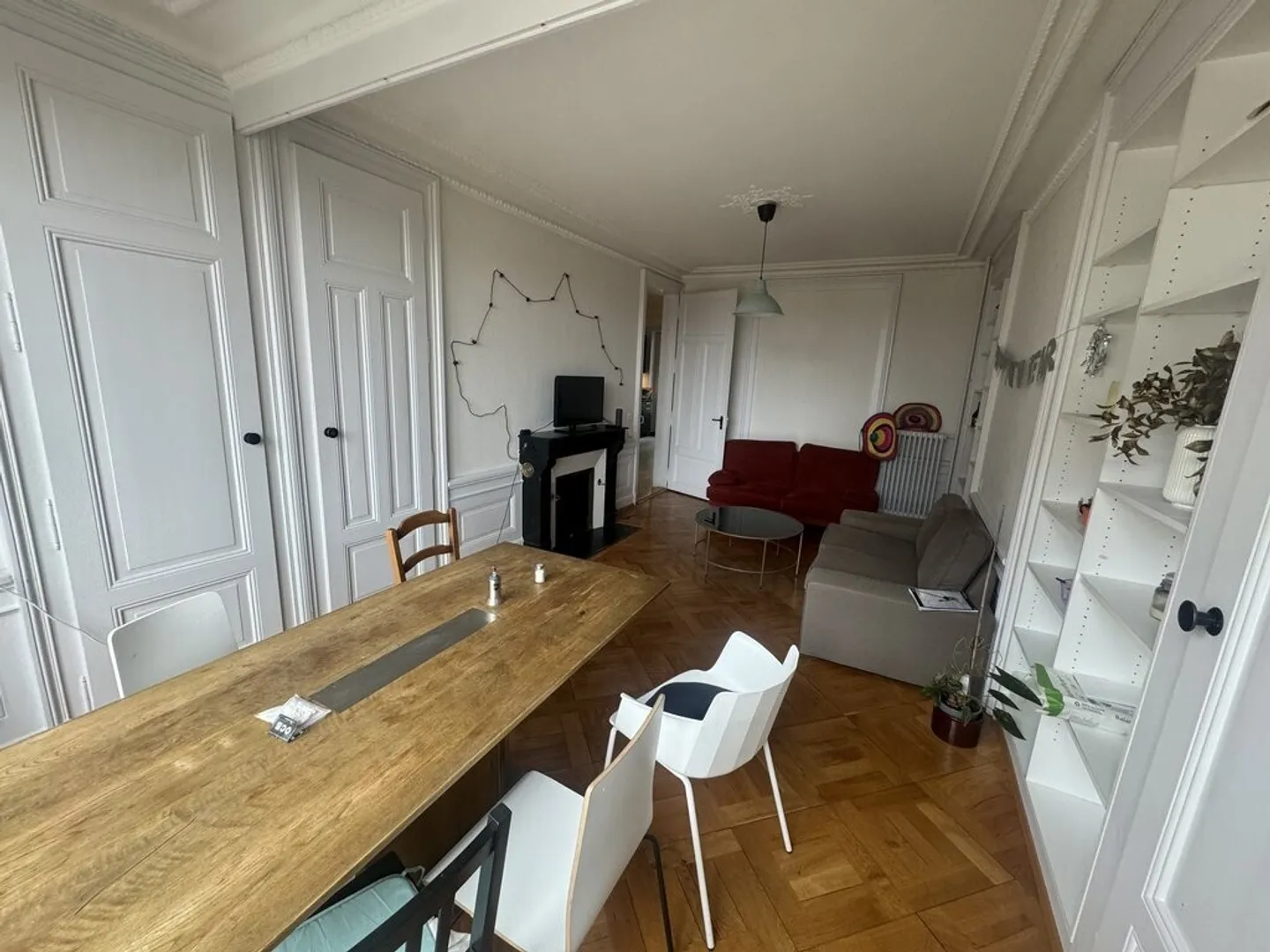 Appartement Charmant avec Vue sur le Lac - Photo 2 sur 9