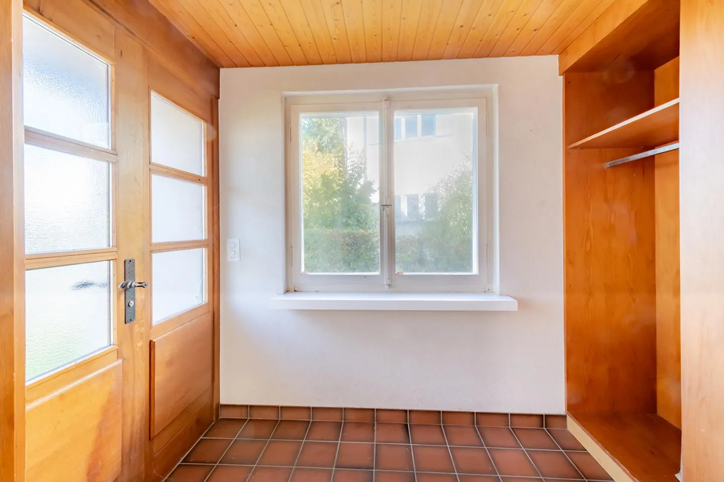 Detached single-family house on spacious property - Photo 5 of 19