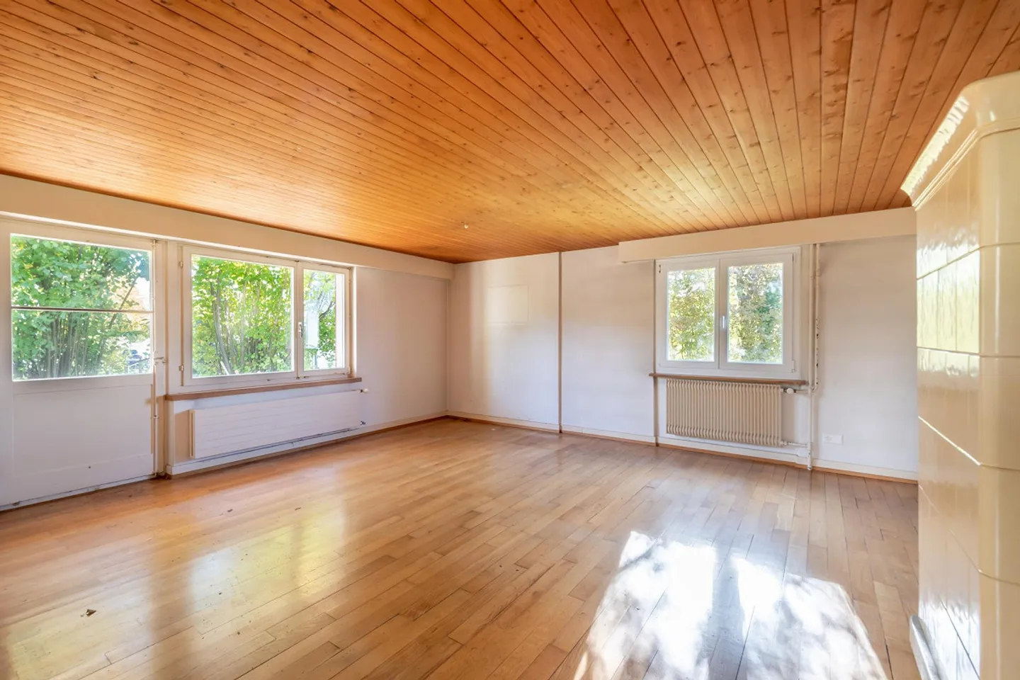 Detached single-family house on spacious property - Photo 9 of 19