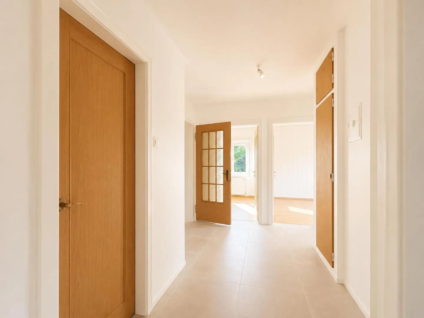 Charming detached house - Photo 9 of 13