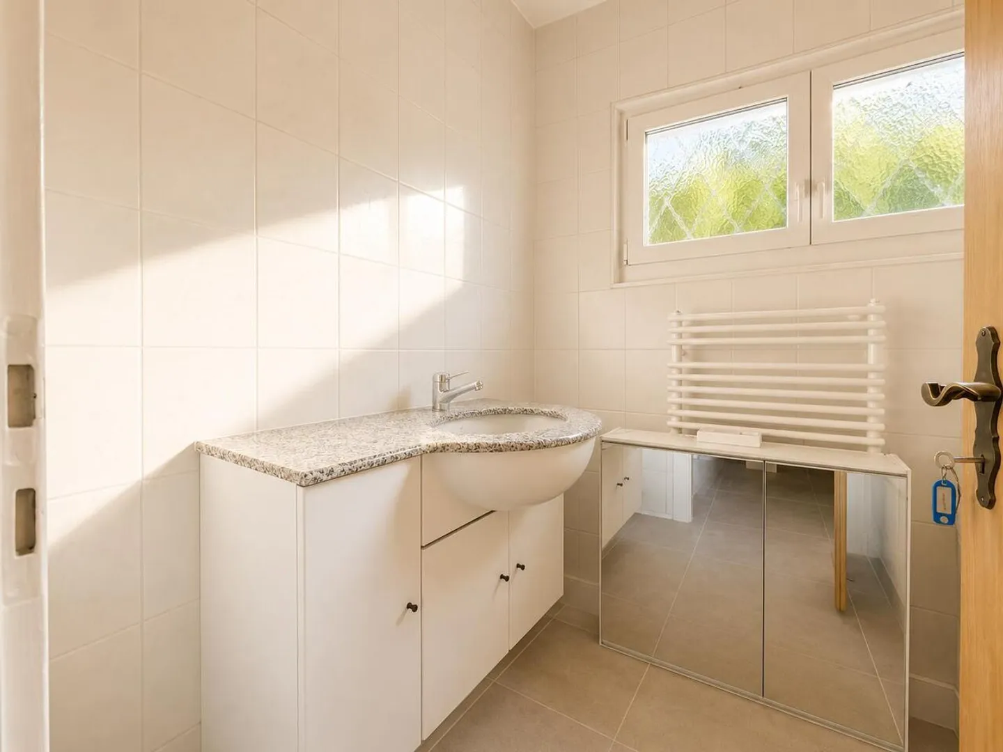 Charming detached house - Photo 10 of 13