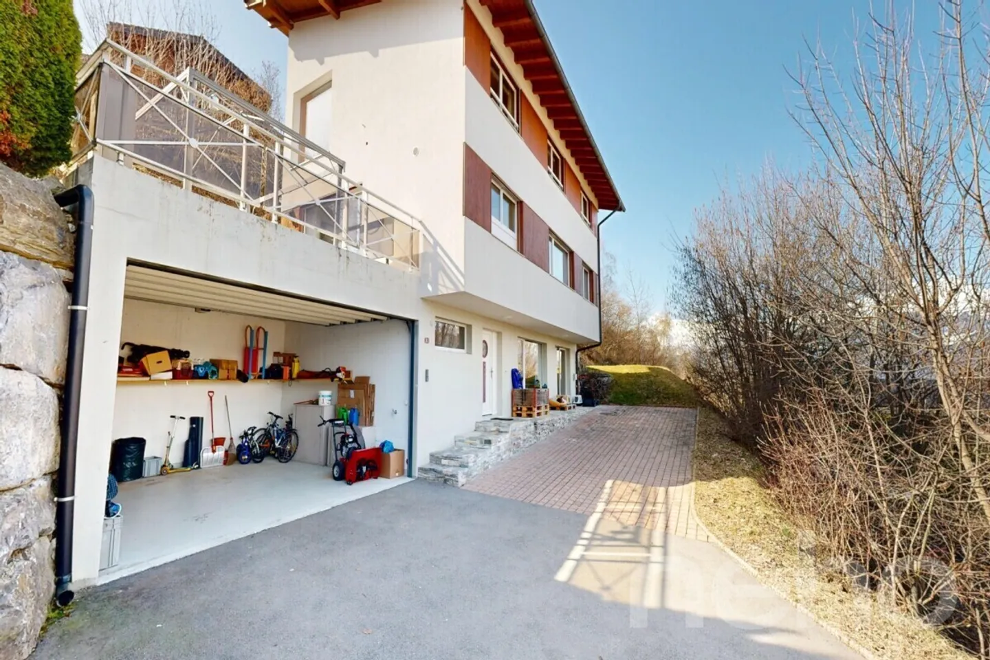 Spaziosa casa familiare con terrazza - Foto 3 di 12