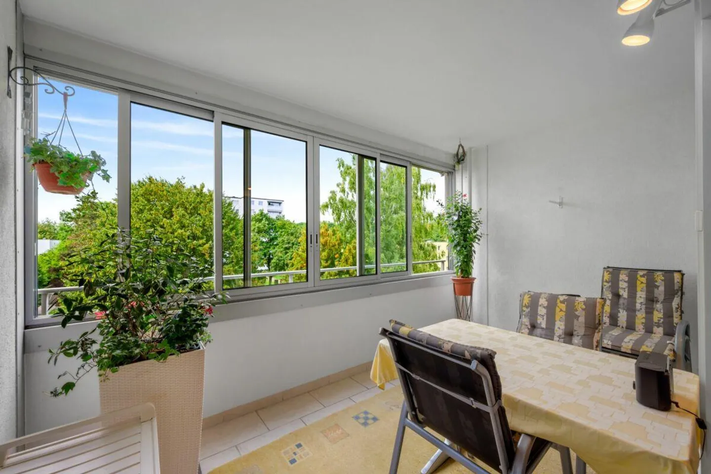 Appartement de 2,5 pièces avec balcon vitré et place de parking - Photo 7 sur 12