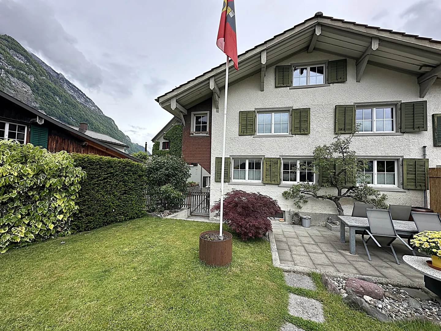 Maison individuelle de 7,5 pièces avec beau jardin - Photo 1 sur 12