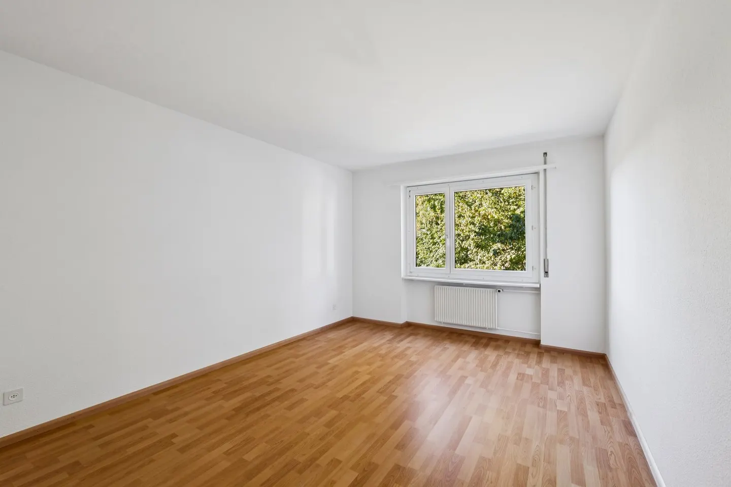 Renovated 2.5 Room Apartment - Photo 3 of 7