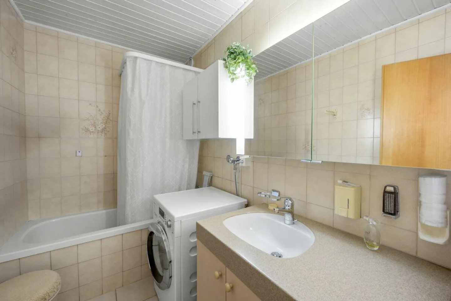 Appartement de 2,5 pièces avec balcon vitré et place de parking - Photo 10 sur 12