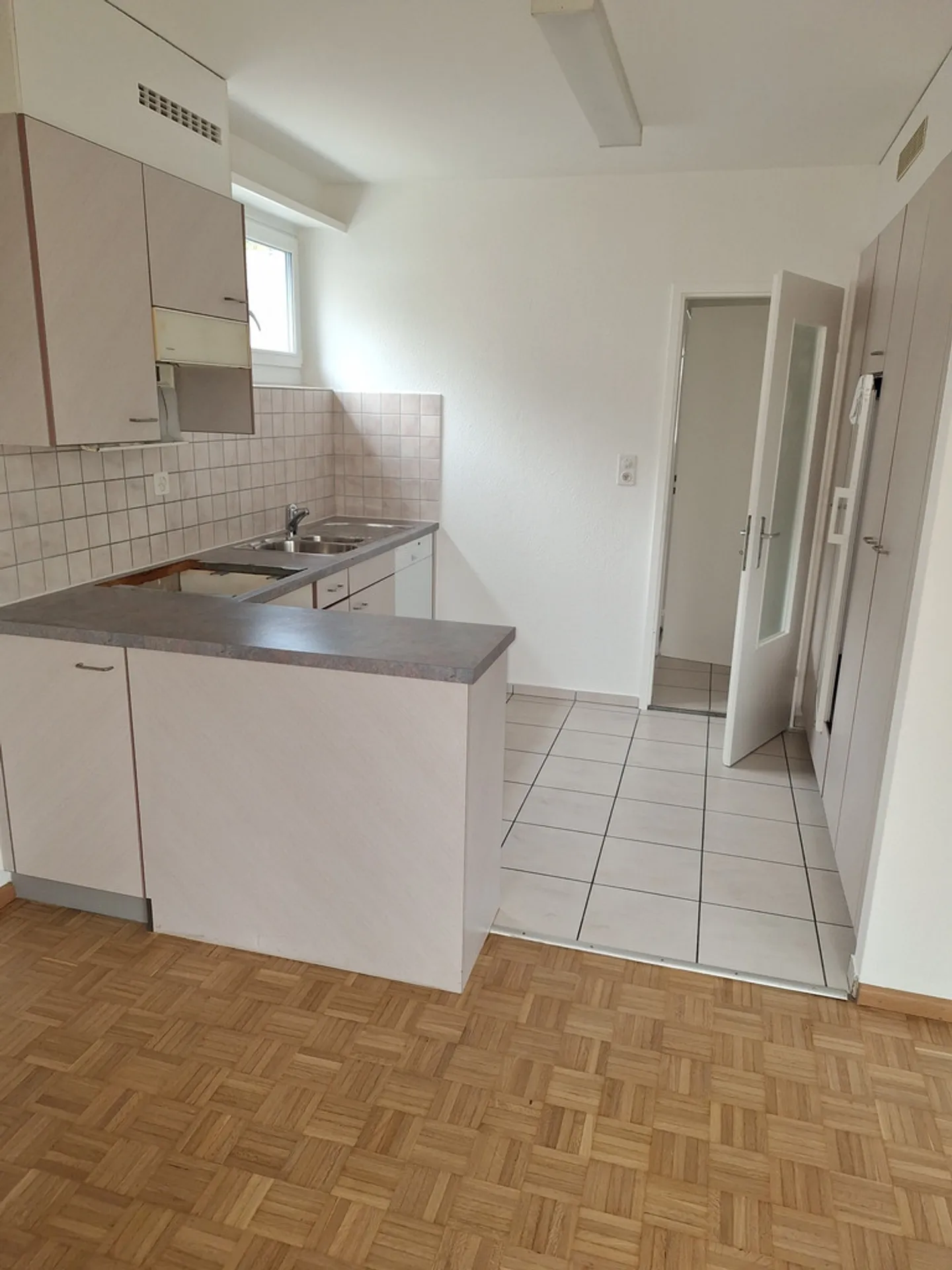 3,5 Zimmerwohnung an ruhiger Lage in Allschwil - Foto 2 von 9