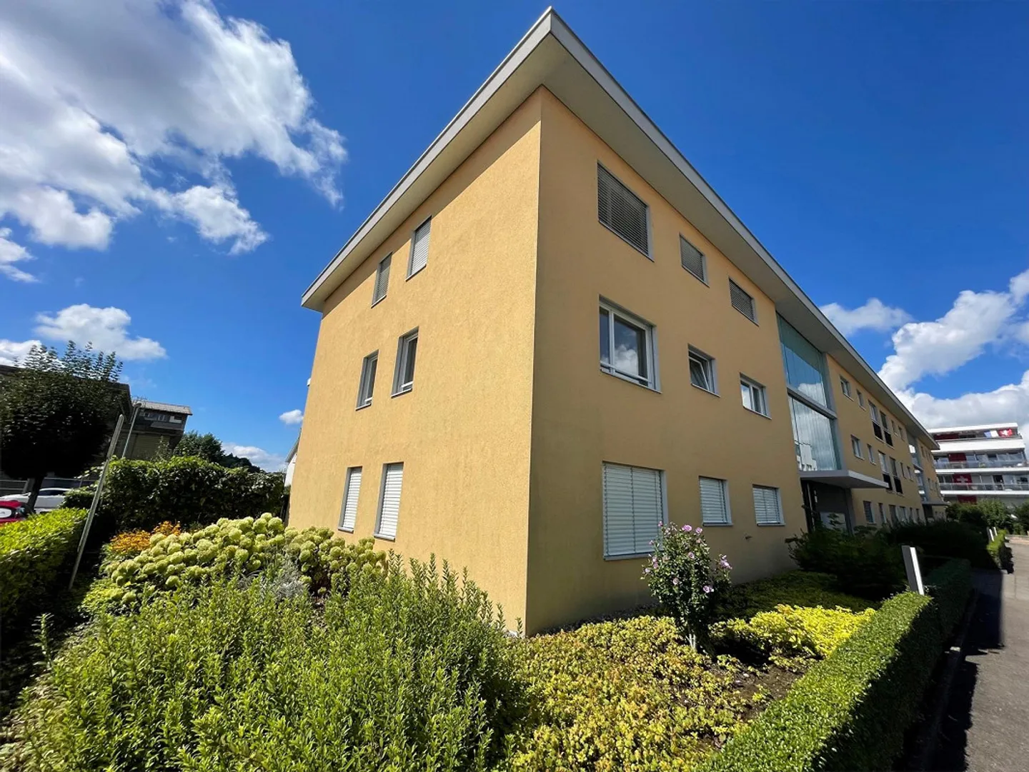 Centrally located - exclusive light-flooded apartment - quiet location - Photo 2 of 16