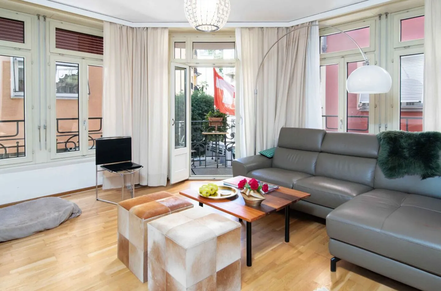 5.5-room apartment on the first floor, in the heart of the old town - Photo 4 of 9