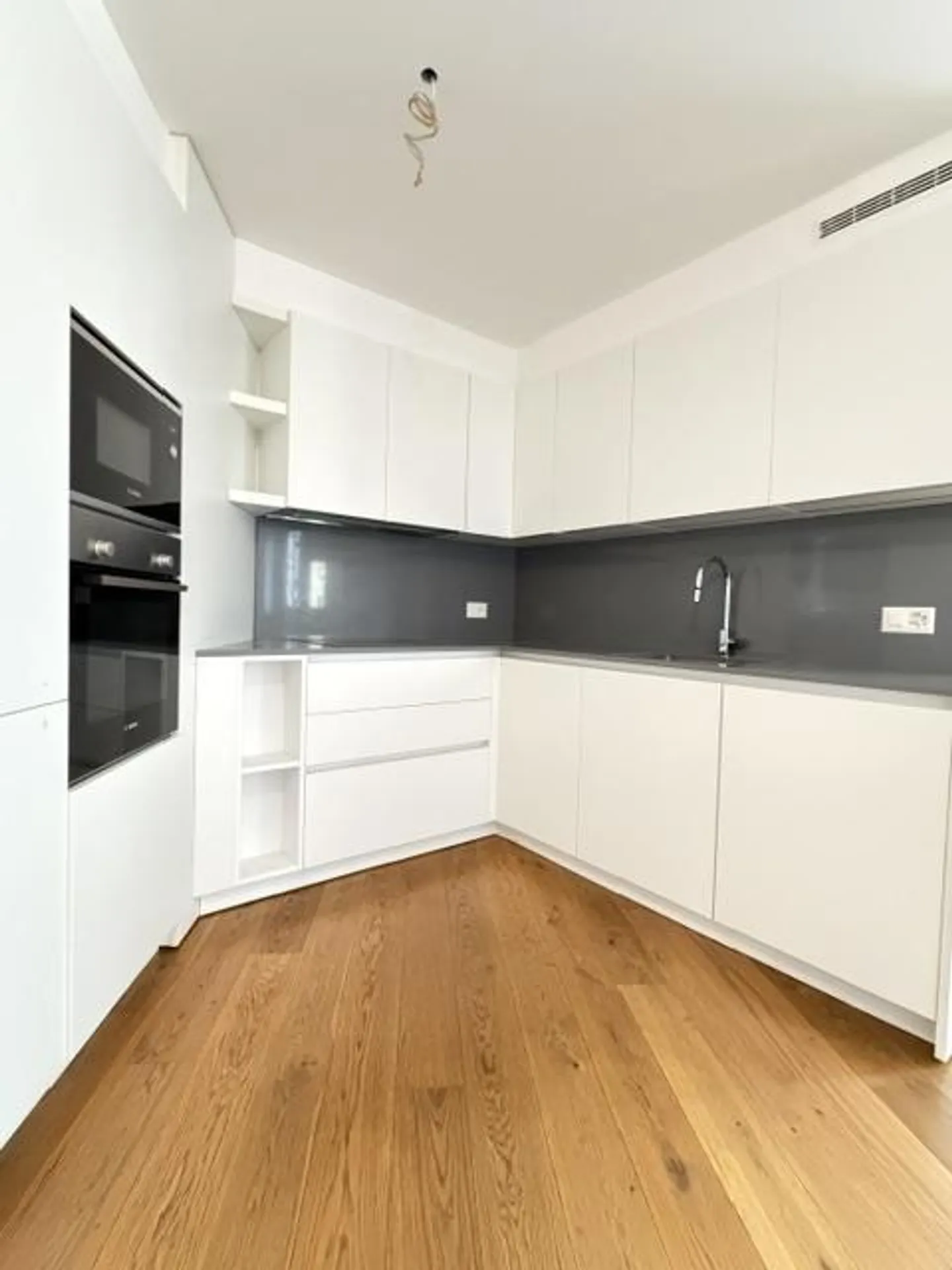 Central, Calme et Confortable – Appartement Exclusif de 2.5 Pièces - Photo 6 sur 18