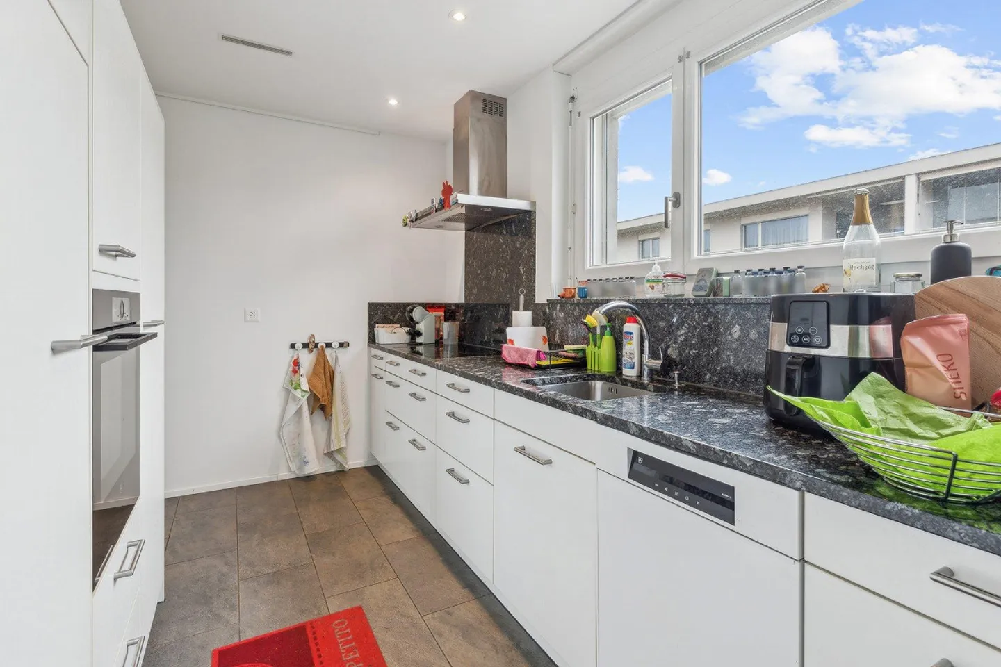 Centrally located - exclusive light-flooded apartment - quiet location - Photo 6 of 16