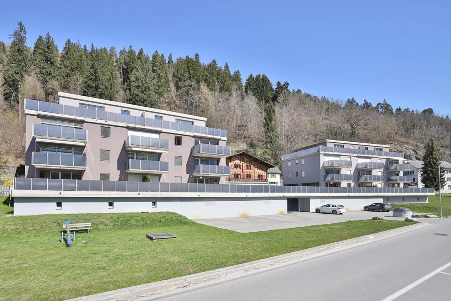 Appartement spacieux de 4,5 pièces dans un endroit calme ! - Photo 1 sur 8