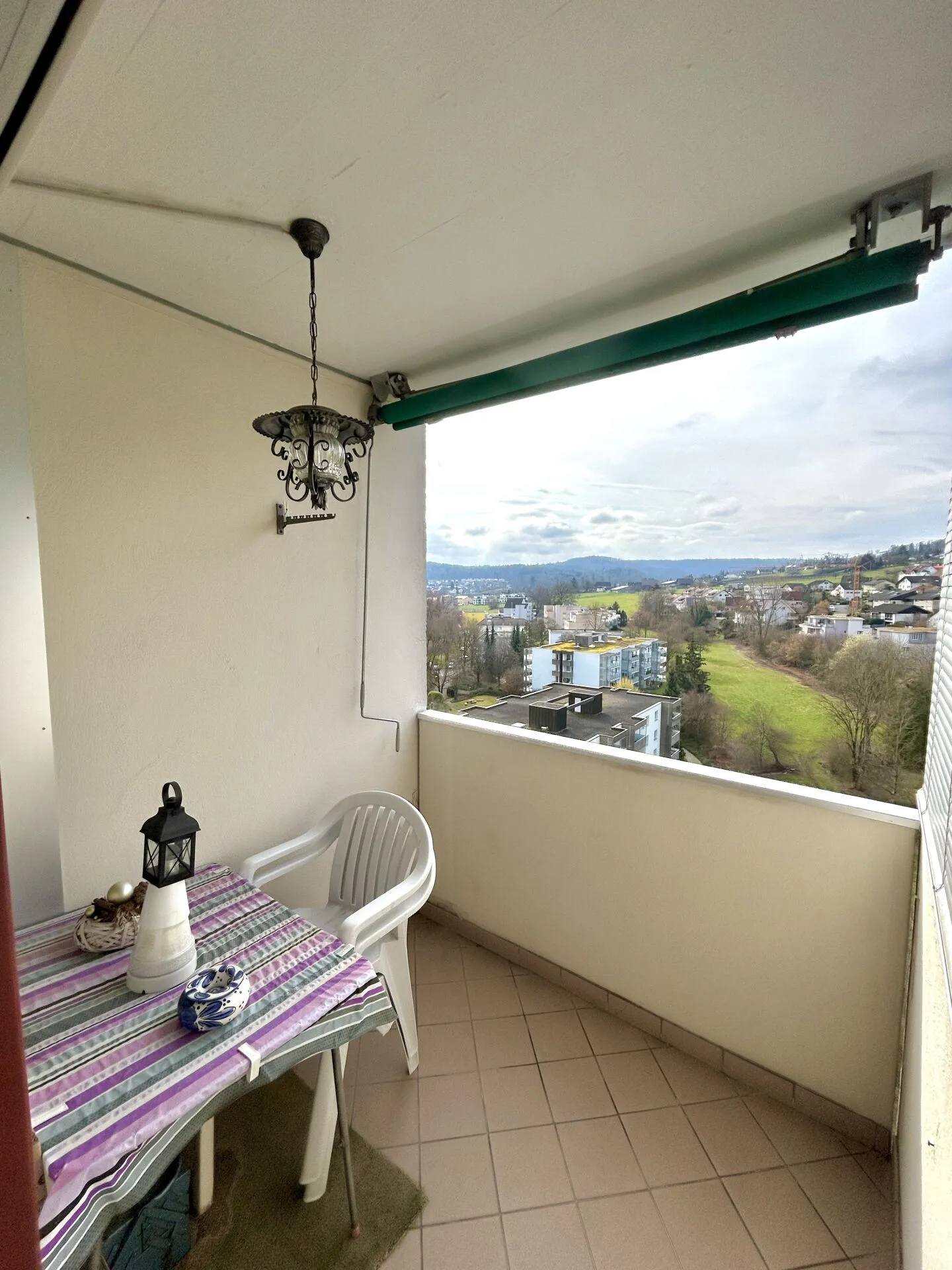 Appartement de 3,5 pièces à rénover au 11ème étage à Dietikon - Photo 10 sur 11