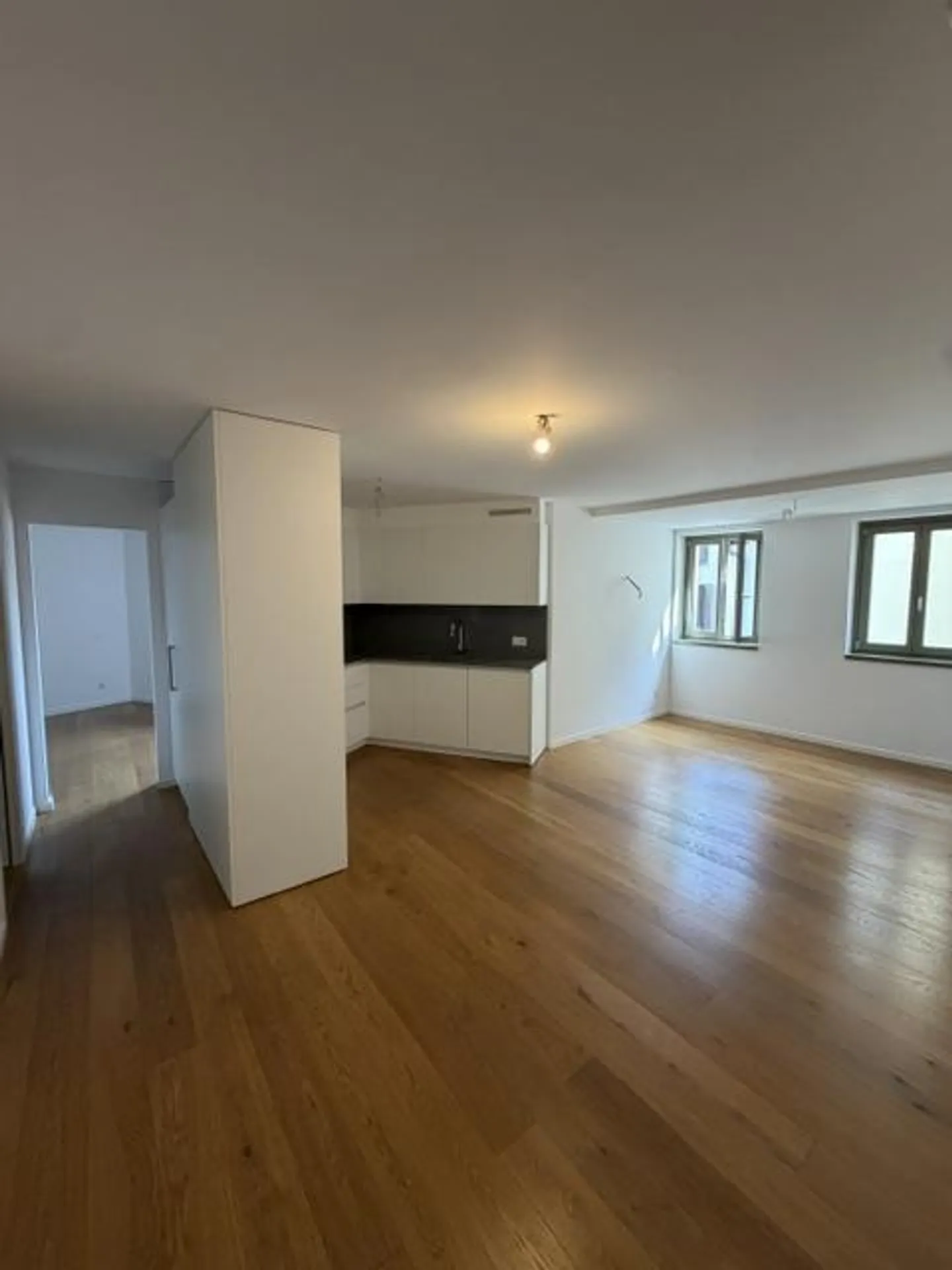 Central, Calme et Confortable – Appartement Exclusif de 2.5 Pièces - Photo 11 sur 18