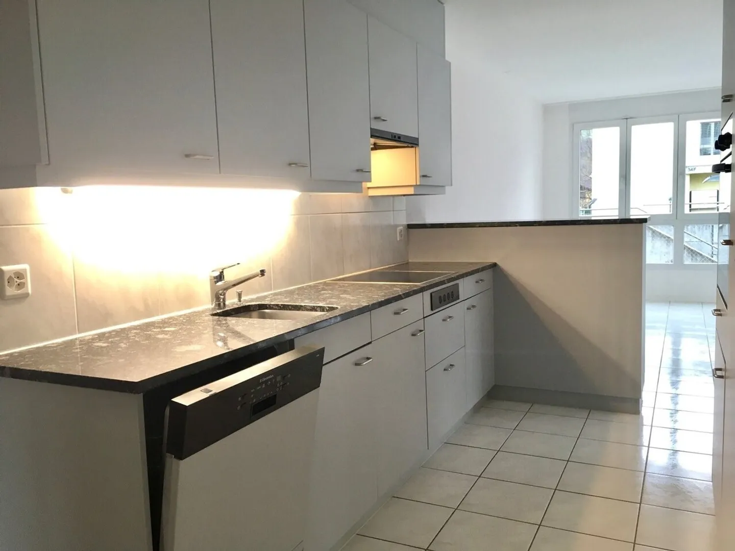 Appartement moderne de 5,5 pièces - idéal pour les familles - Photo 3 sur 8