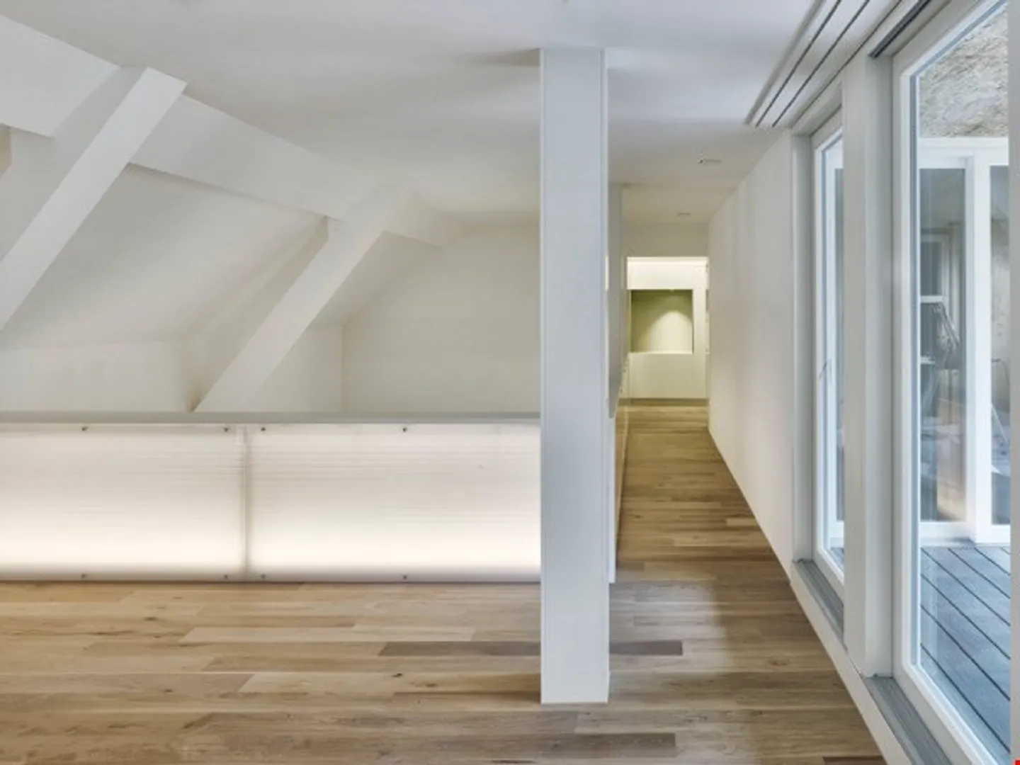 Exclusive 5.5-Room Duplex Apartment in the Heart of the City of Biel - Photo 9 of 11