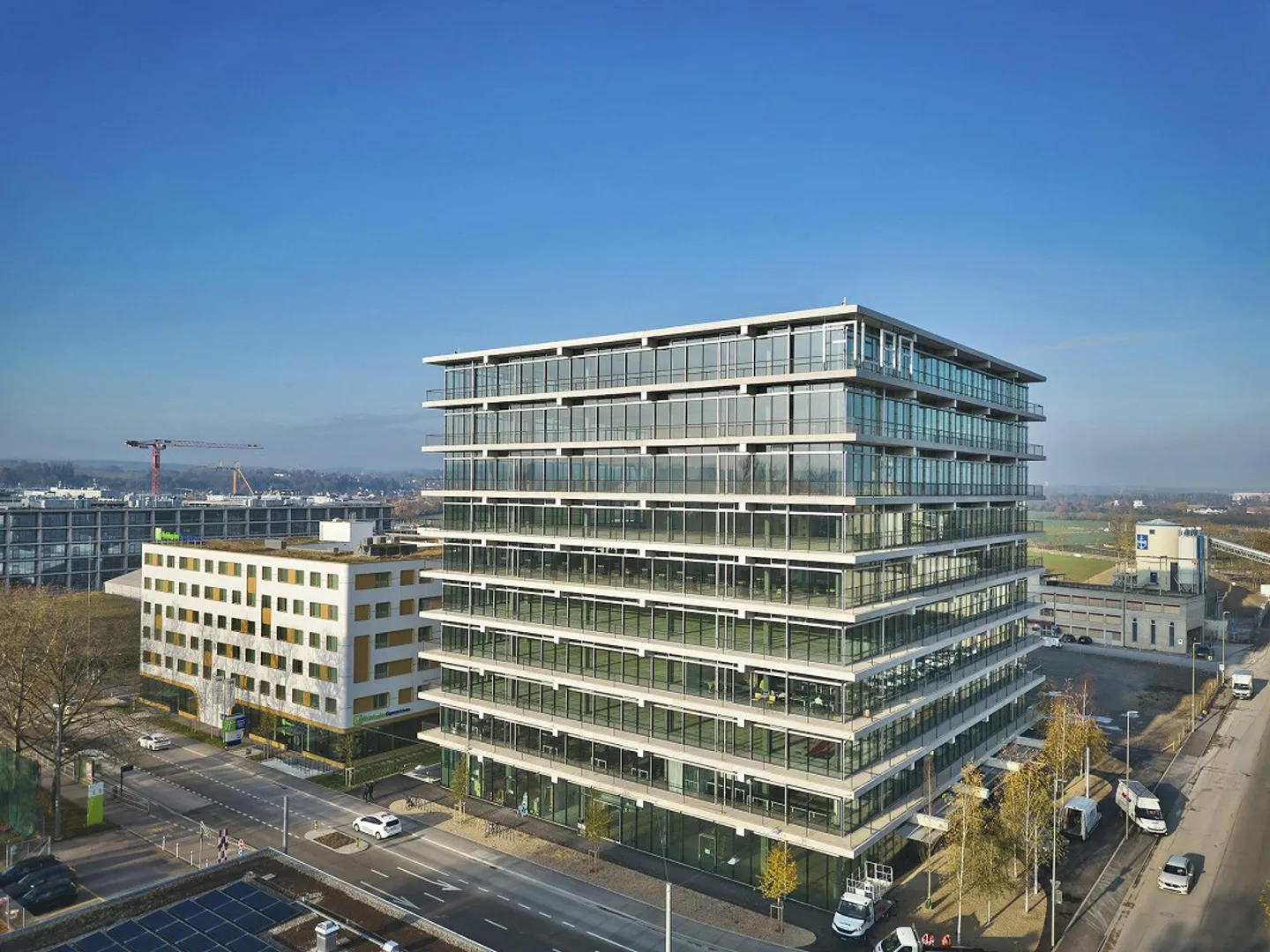 ALBA HAUS - 720 m² Modern Office Space for Hybrid Teams & Innovative Companies - Photo 1 of 10