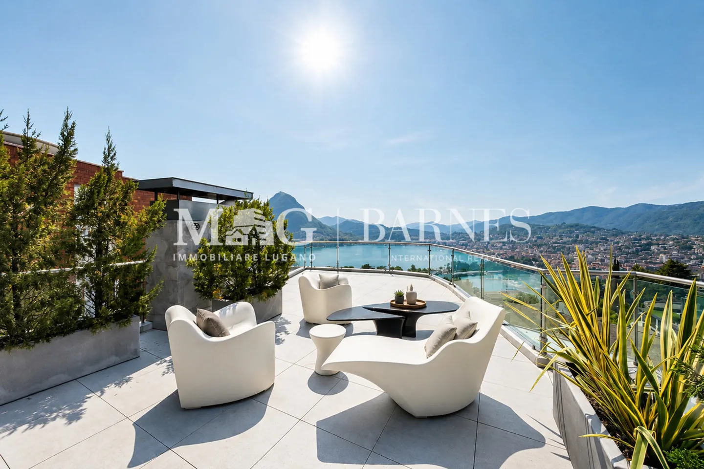 Lugano, Castagnola: Modern villa with pool and lake view - Photo 2 of 21