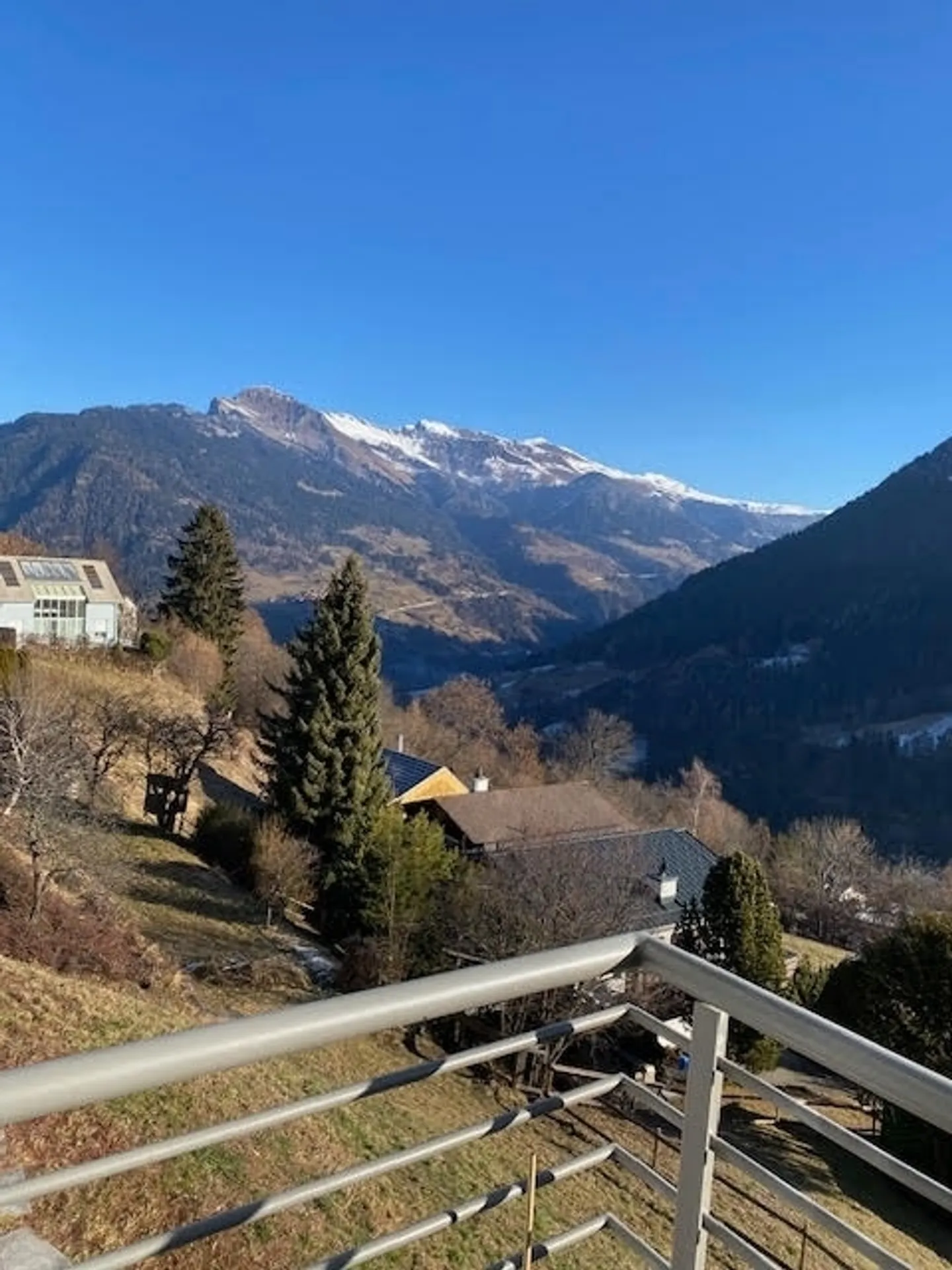 Bright Living Joy with a View - 4.5-Room Apartment in Malix, GR - Photo 1 of 12