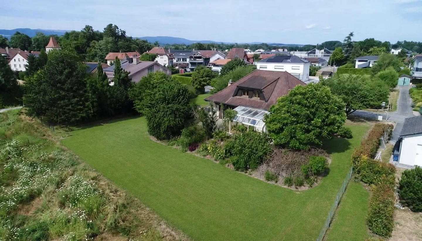 Spacious Family Home Near Lake - Photo 1 of 13